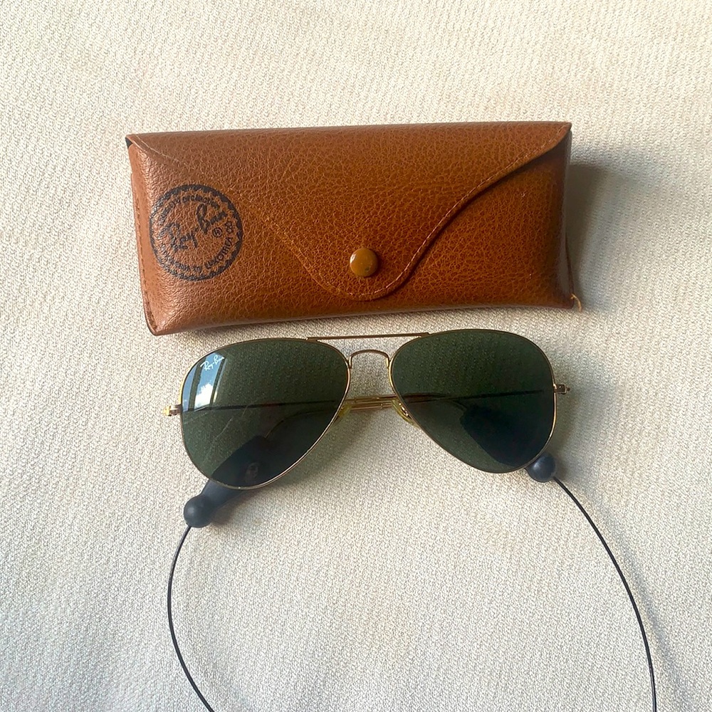 Mint condition. Rarely worn, too big for my face.